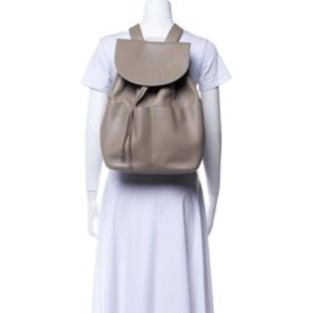Cuyana Pebbled Leather Backpack in Stone